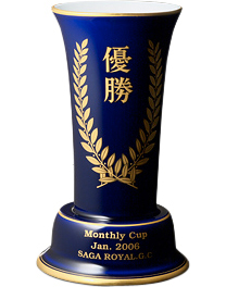 優勝トロフィー