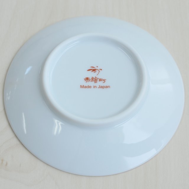 お皿の裏側には香蘭社・赤繪町工房ブランドの印があります。