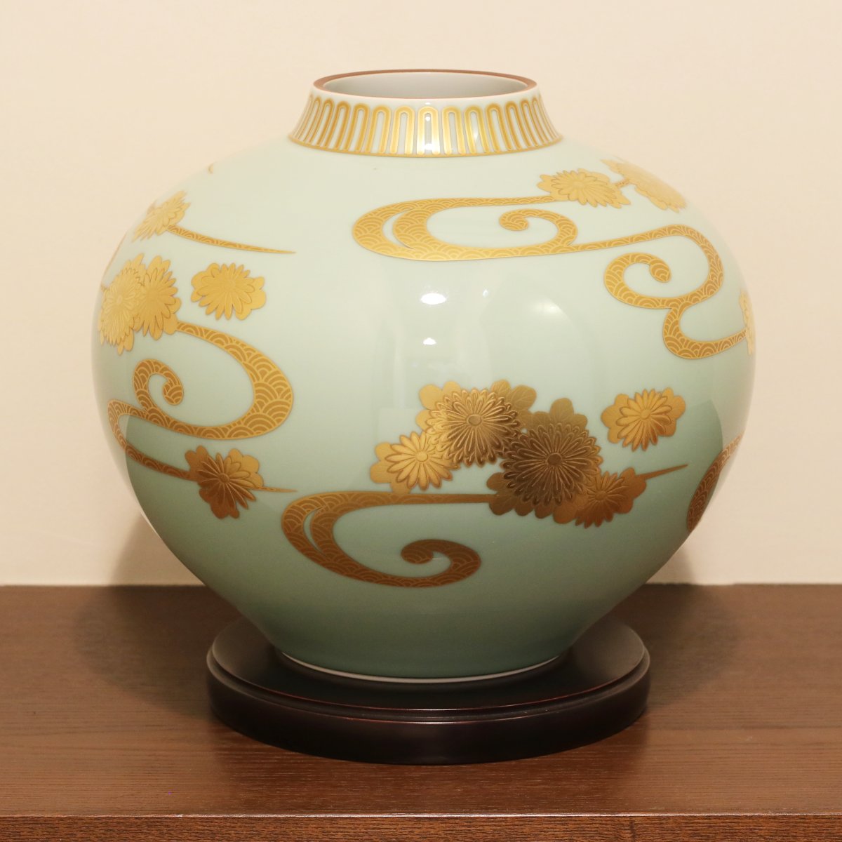 青磁金彩菊流水）花瓶«花瓶|有田焼の老舗 香蘭社