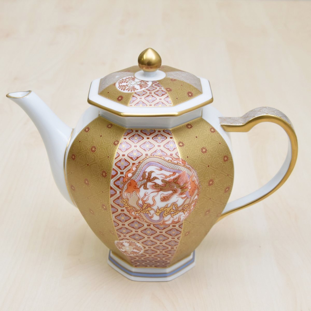 天皇皇后両陛下御即位記念天盃香蘭社 新品未開封品】限定品 香蘭社 天皇陛下即位の礼記念 瑠璃桐鳳凰