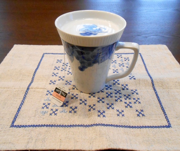プチプレート（別売　商品コード：2921-1FFA）で蓋をすれば　紅茶のティーバッグも美味しく淹れられます