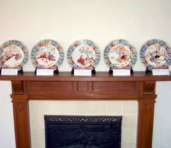 横浜の西洋館に飾られた皿5種類、洋と和のコラボレーション(参考)