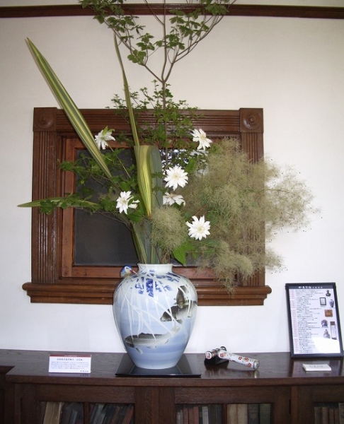 色絵貼花翡翠鯉文）花瓶«花瓶|有田焼の老舗 香蘭社