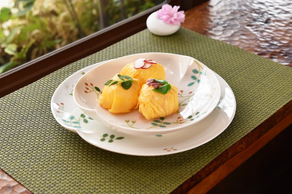 春野菜をのせた薄焼き卵の手毬寿司 鈴木 達男のhappyレシピ 有田焼の老舗 香蘭社 春野菜をのせた薄焼き卵の手毬寿司 鈴木 達男のhappyレシピ 有田焼の老舗 香蘭社