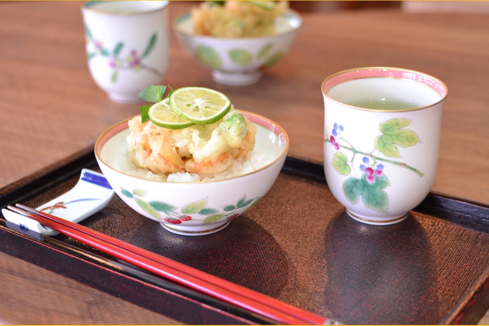 スダチの香りのミニ海老アボガドかき揚げ丼の作り方