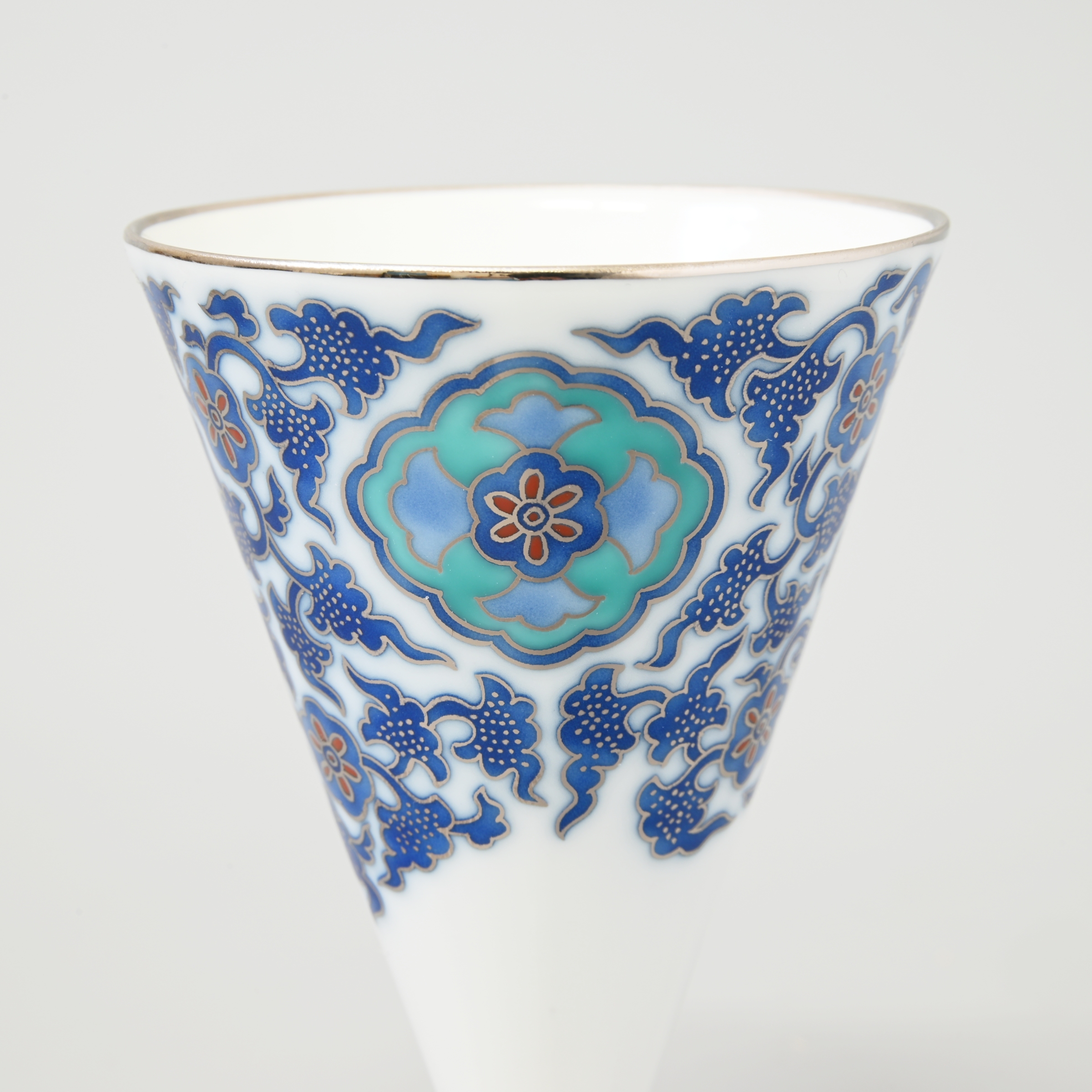 【染錦窓絵小花唐草】ワインカップ（酒杯）3